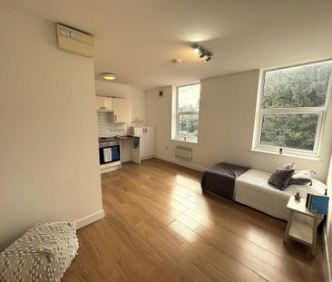 Studio to rent - Photo 1