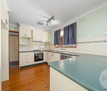 115 Simkin Crescent, Kooringal NSW 2650 - Photo 5