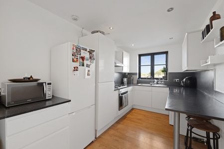 2 Bed Flat, Poplars Rd, E17 - Photo 2