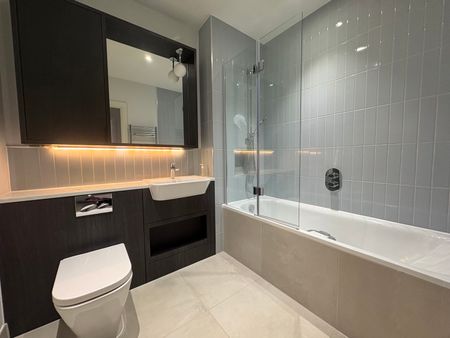 Pembroke Broadway, Camberley, Surrey, GU15 - Photo 5