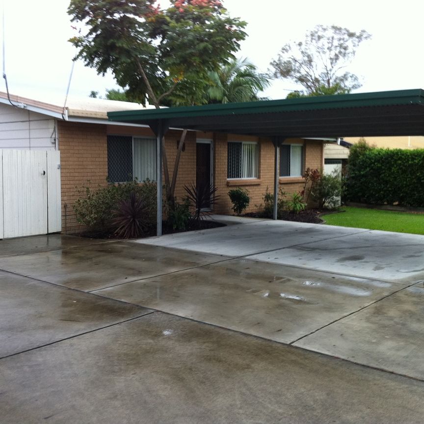 Charming 3 Bedroom Family Home! - Photo 2