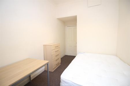 2 bedroom Student Flat to rent in Forsyth Road, Jesmond ,Newcastle Upon Tyne , NE2 - Photo 3