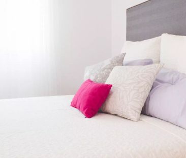 Modern, recently refurbished 2-bedroom apartment for rent in the heart of Madrid - Photo 4