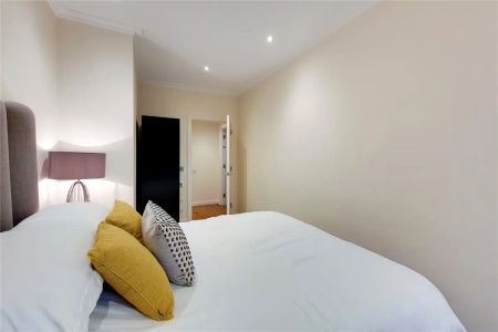 2 bedroom flat in Isle Of Dogs - Photo 2