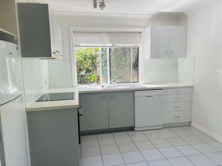 33 Soudan Street, Bardon QLD, Belconnen - Photo 3