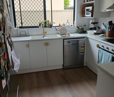 Helensvale - Photo 1