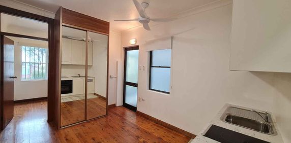 Compact 1 Bedroom Unit - Photo 2