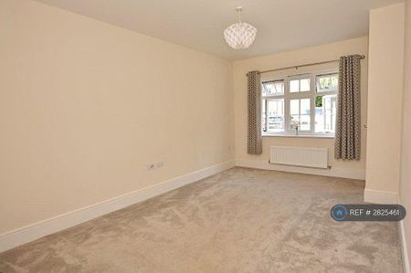 2 bedroom end of terrace house to rent - Photo 2