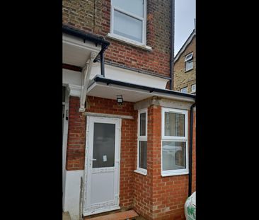 Studio Flat, Beaconsfield Road, N11 - Photo 6