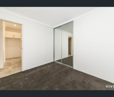 Stylish Three-Bedroom Villa in a Convenient Location - Photo 6