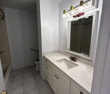 For Lease - 195 Penn Avenue Unit# Main floor only, Newmarket, Ontario - Photo 5