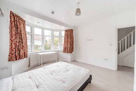 5 bedroom semi-detached house to rent - Photo 2