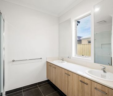 9 Giovanni Drive Charlemont VIC - Photo 1