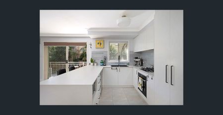 North-Facing Garden Apartment with Parking - Photo 3