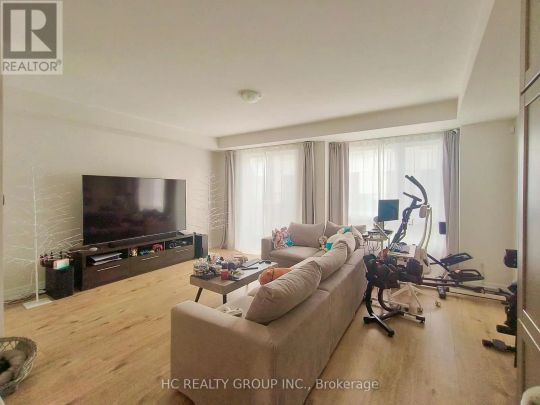 33 THOMAS ARMSTRONG LANE - Photo 1