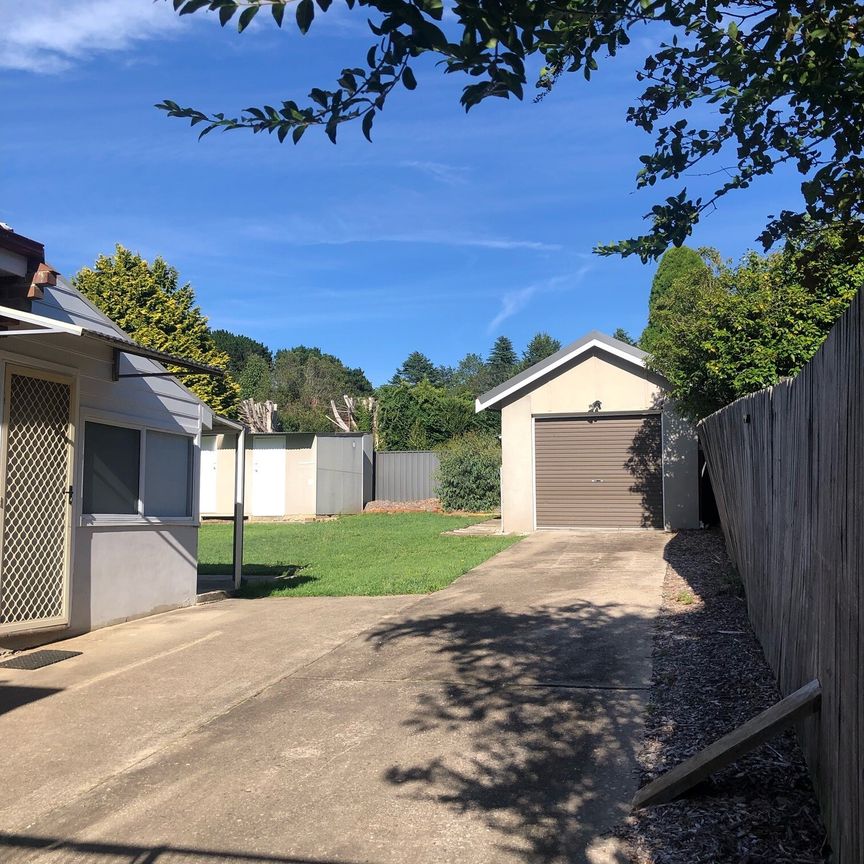 37 Martin St, Katoomba NSW 2780 - House For Rent | Domain - Photo 2