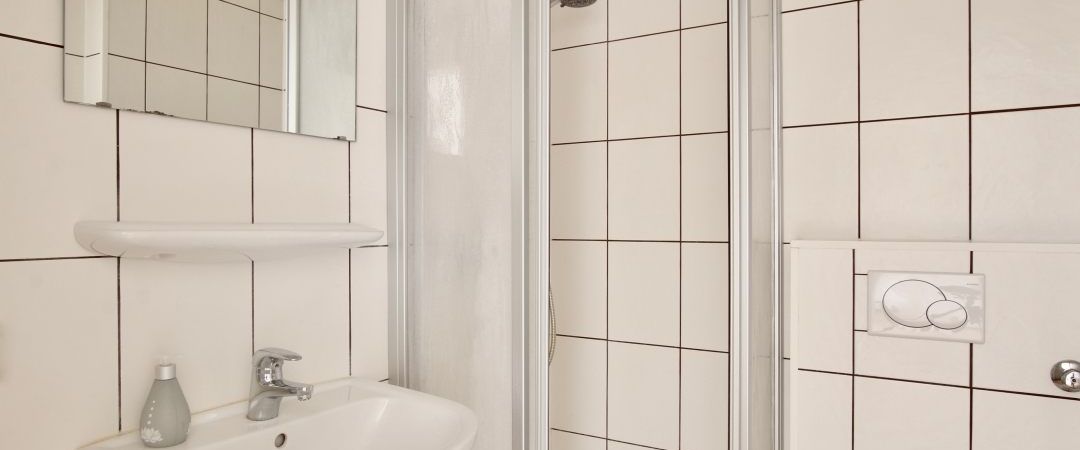 Modern möblierte Wohnung mit Balkon direkt am Zülpicher Platz - Photo 1