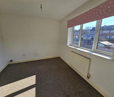 2 bedroom end of terrace house to rent - Photo 3