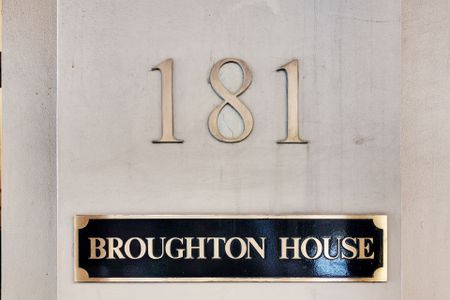 Fully furnished two bedroom apartment with separate office and coveted secure parking - Photo 4