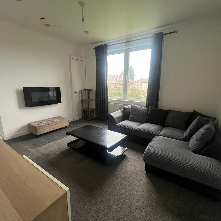 3 bedroom flat to rent - Photo 1
