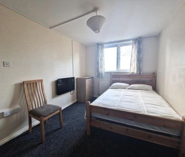 1 bedroom in a house share to rent - Photo 2