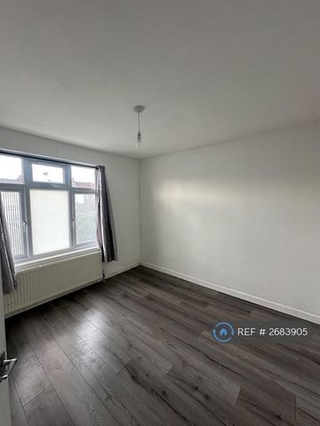 4 bedroom terraced house to rent - Photo 2