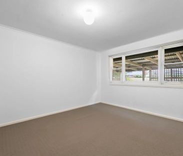 Ideal Family Home in Central Thomastown Location - Photo 4