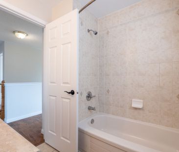 For Lease - 9 Mortimer Drive, Brampton, Ontario - Photo 5