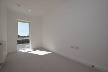 3 Bed Flat, Burnell Building, NW2 - Photo 4