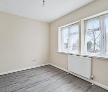 3 bedroom end of terrace house to rent - Photo 4