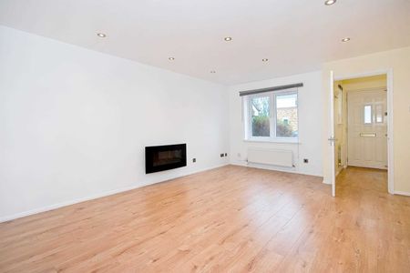 3 Bed Semi-Detached House, Richard House Drive, E16 - Photo 2