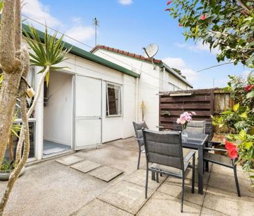 Charming 1-Bedroom Home in Mount Roskill - Photo 6