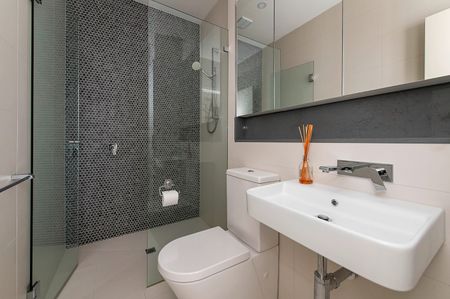 Stylish & Spacious Apartment in the Heart of Surrey Hills - Photo 2