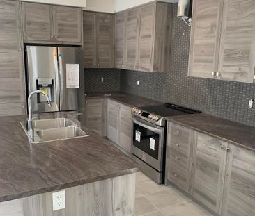 Detached Home For Lease | X8132116 - Photo 3