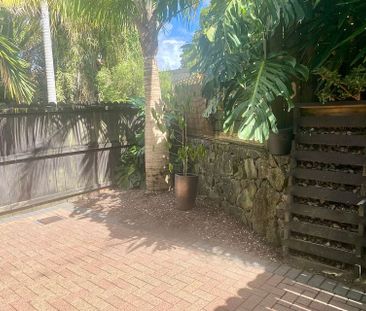 Spacious 3BR Townhouse in great location! - Photo 3