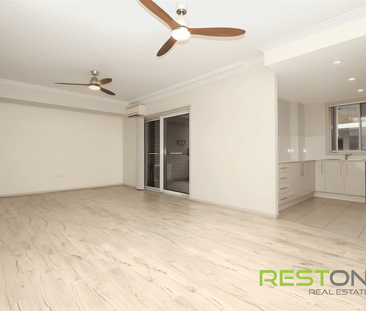 MODERN APARTMENT IN THE HEART OF PENRITH - Photo 2
