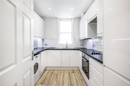 This charming 3rd floor (with lift) apartment has a lovely, bright corner position on Queen Anne Street and Welbeck Street, in the heart of Marylebone Village. - Photo 4