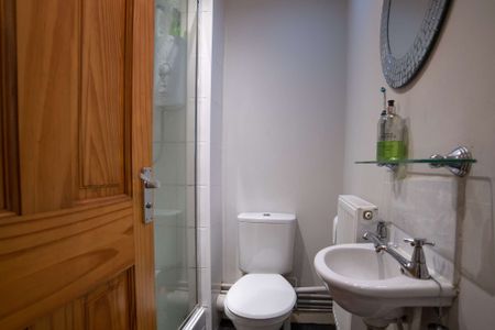 Modern 6-bedroom Coburn Street house - Photo 5