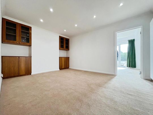 Cabrera Avenue, Virginia Water, Surrey, GU25 4EZ - Photo 1