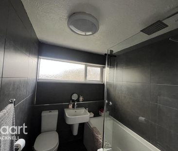 4 bedroom semi-detached house to rent - Photo 3