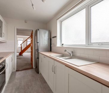 3 bedroom terraced house to rent - Photo 5