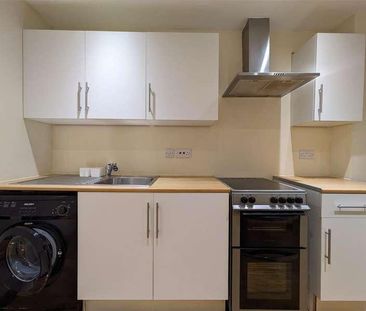 Newnham Gardens, Northolt, UB5 - Photo 2