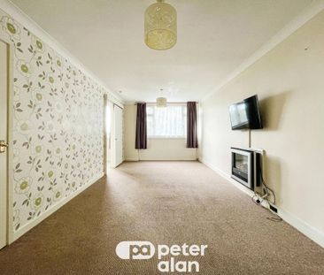 Llanishen Court, Llanishen - Photo 3