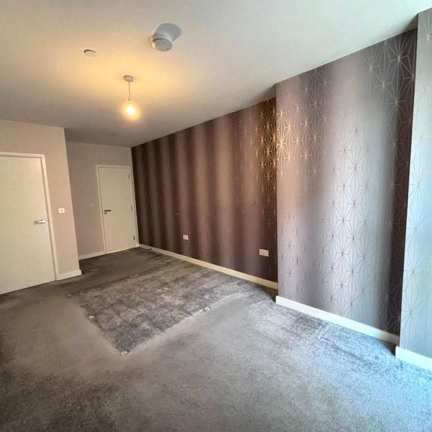 2 bedroom Flat To Let - Photo 1