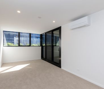 Contemporary living in the heart of Woden - Photo 3