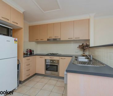 Modern 2-Bedroom House in Prime Bruce Location - Photo 4