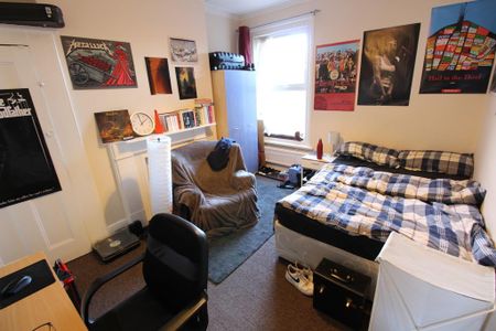 5 bedroom terraced house to rent - Photo 2