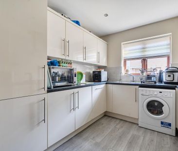 4 bedroom semi-detached house to rent - Photo 6