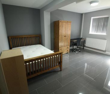 5 bedroom terraced house to rent - Photo 4