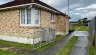 Solid Brick - Photo 5